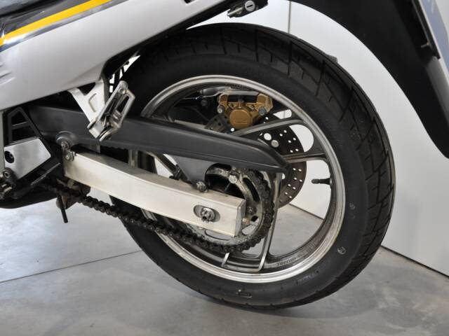 Yamaha FZ 750