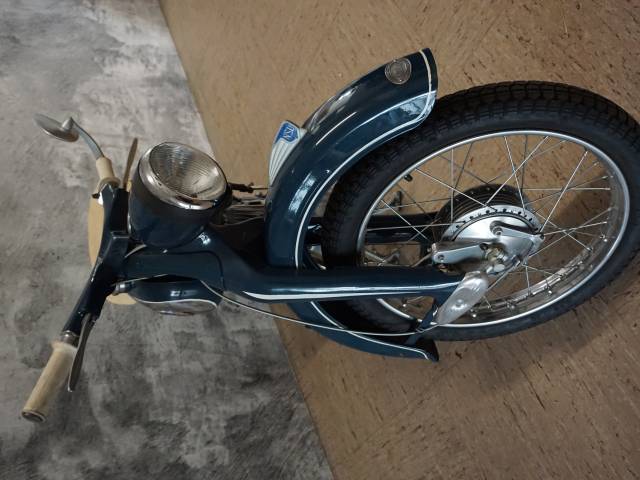 NSU Superfox - Wunderschöne Linierungen am Schutzblech vorn...