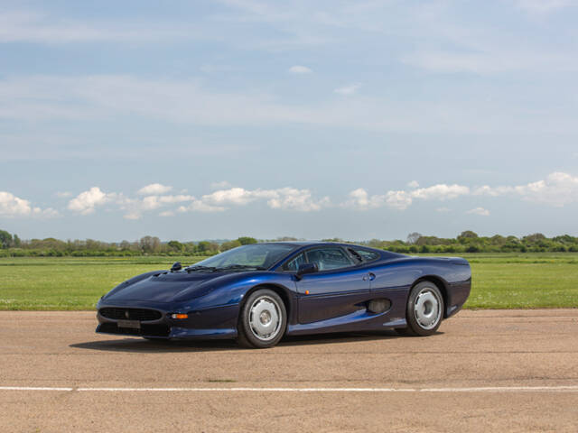 Jaguar XJ 220