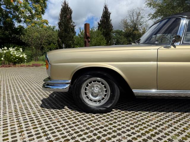 Mercedes-Benz 280 SE