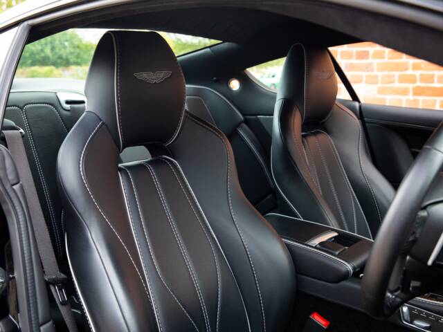Aston Martin DB 9