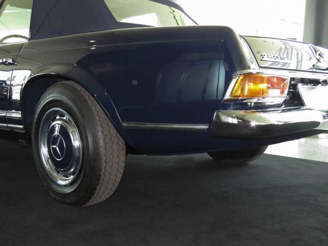 Mercedes-Benz 280 SL