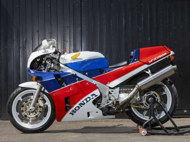 Honda VFR 750R RC 30
