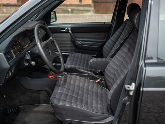 Mercedes-Benz 190 E