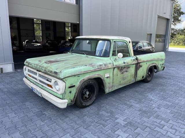 Dodge D 100