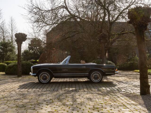 Mercedes-Benz 250 SL