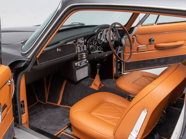 Aston Martin DB 6