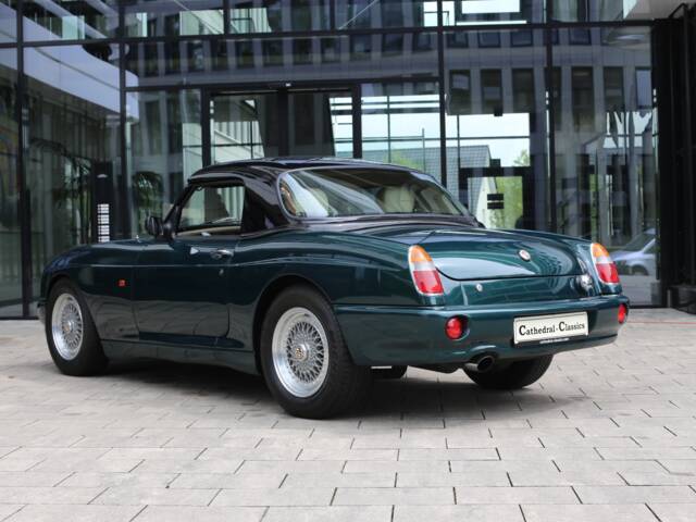 MG RV8