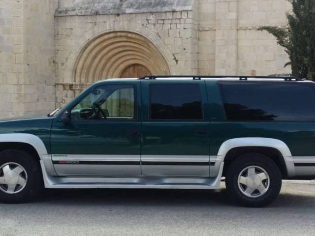 Image 1/14 of Chevrolet Suburban (1997)