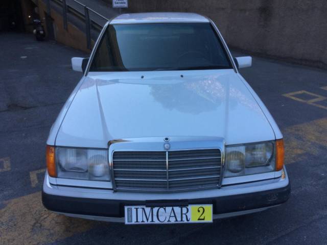 Mercedes-Benz 200 E
