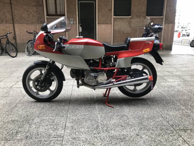 Lato sinistro kit estetico Mike Hailwood Replica