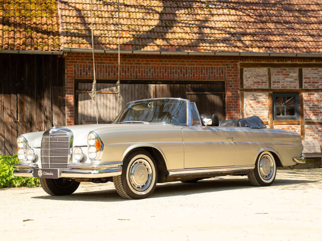 Image 1/56 of Mercedes-Benz 280 SE (1968)