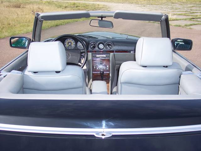 Mercedes-Benz 560 SL