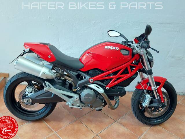 Ducati Monster 696 Plus
