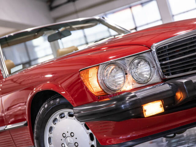 Mercedes-Benz 560 SL