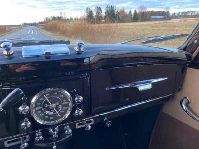 Mercedes-Benz 220