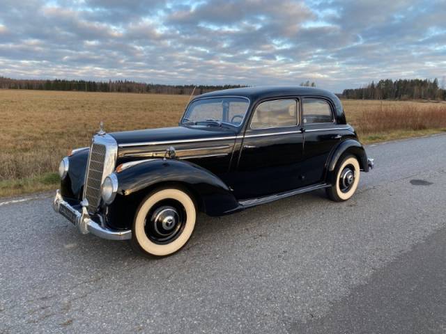Mercedes-Benz 220