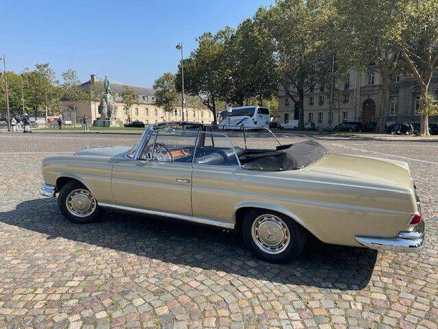 Mercedes-Benz 220 SE b