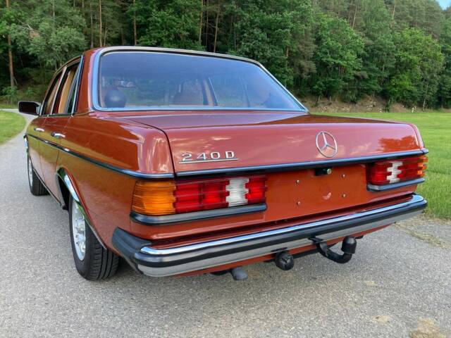 Mercedes-Benz 240 D