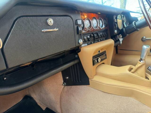 Jaguar E-Type V12 (2+2)