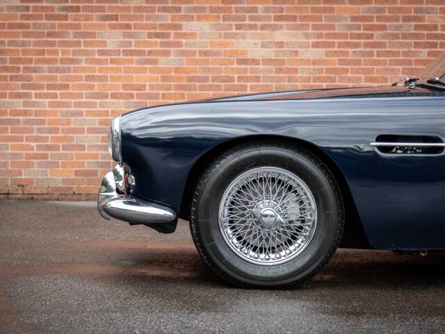 Aston Martin DB 4
