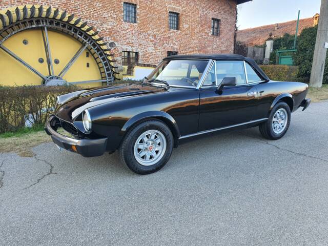 Image 1/22 de FIAT 124 Spidereuropa (1984)