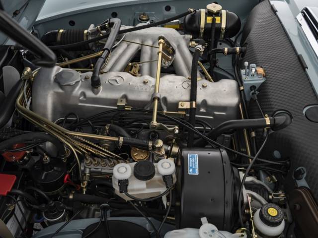 Mercedes-Benz 280 SL
