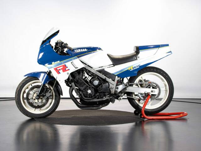 Yamaha FZ 750