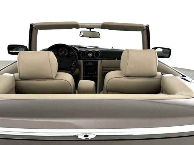 Mercedes-Benz 560 SL