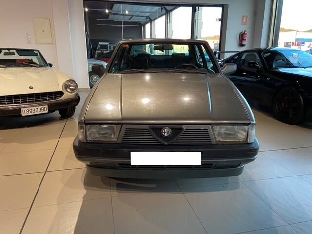Image 1/32 de Alfa Romeo 75 2.0 Twin Spark (1989)