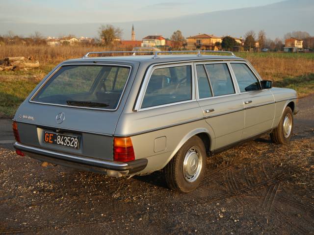 Imagen 1/22 de Mercedes-Benz 240 TD (1981)