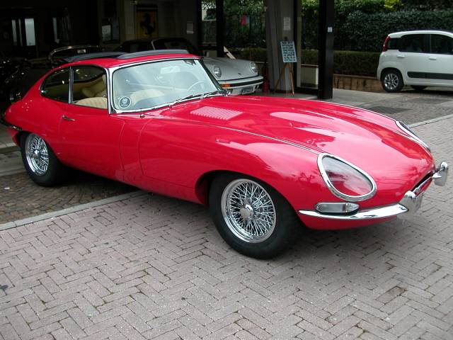 Immagine 1/12 di Jaguar E-Type 4.2 (1966)