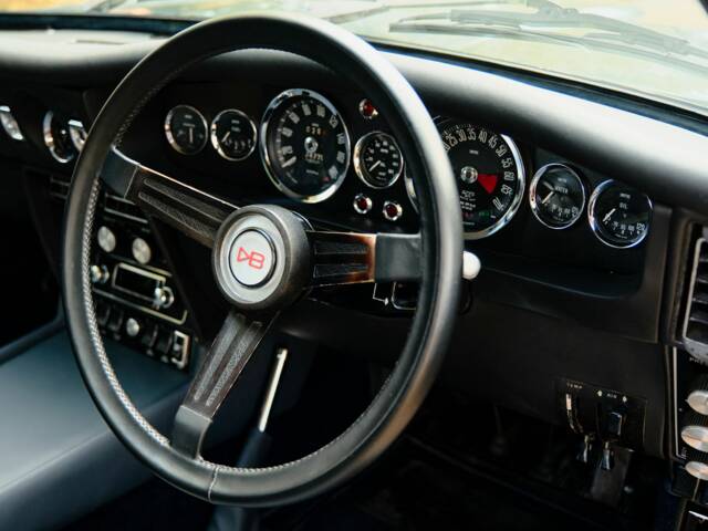Aston Martin DBS V8