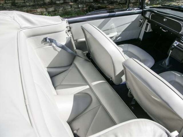 Aston Martin DB 6 Volante