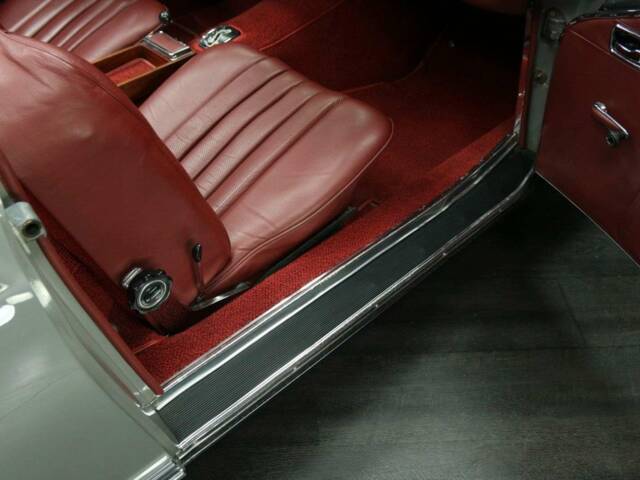 Mercedes-Benz 250 SL