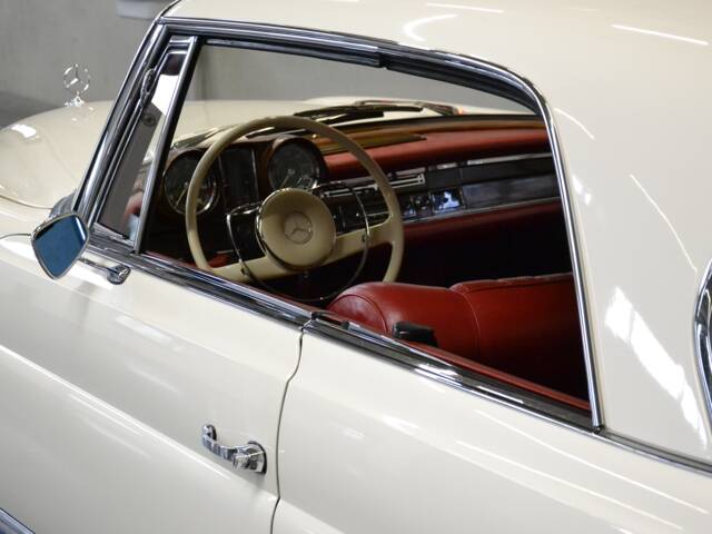Mercedes-Benz 250 SE