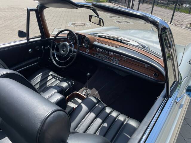 Mercedes-Benz 250 SE