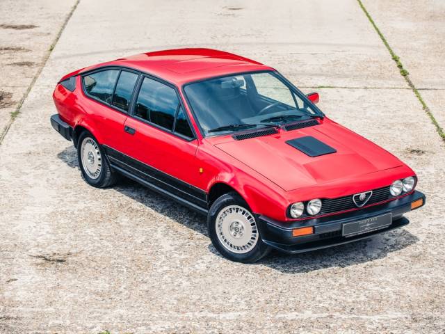 Imagen 1/33 de Alfa Romeo GTV6 3.0 (1985)