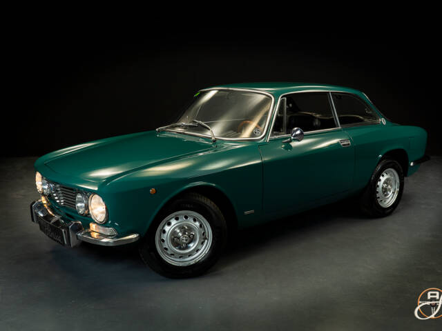 Image 1/20 of Alfa Romeo 2000 GT Veloce (1971)