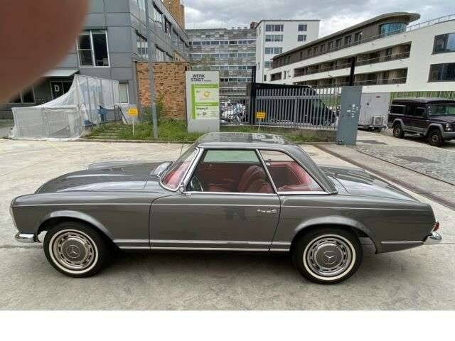 Mercedes-Benz 230 SL