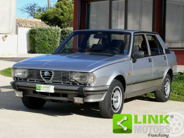 Imagen 1/10 de Alfa Romeo Giulietta 2.0 (1982)