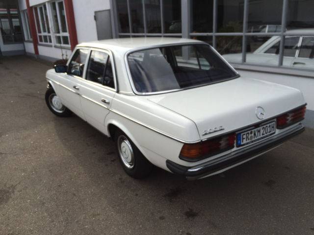 Mercedes-Benz 200 D