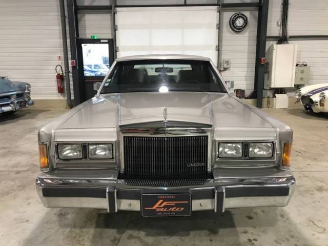 Lincoln Town Car