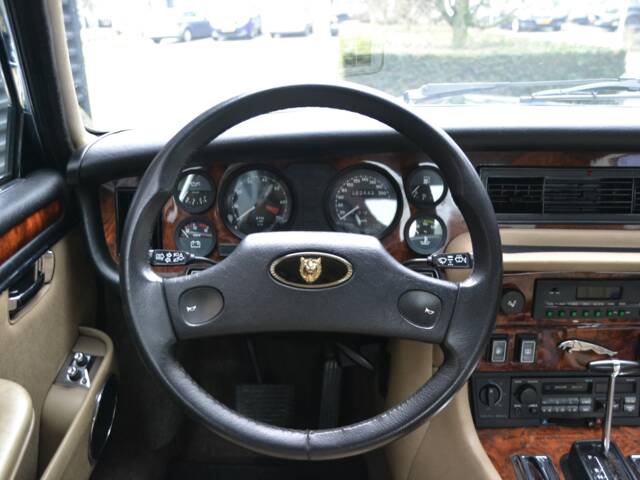 Jaguar XJ 12