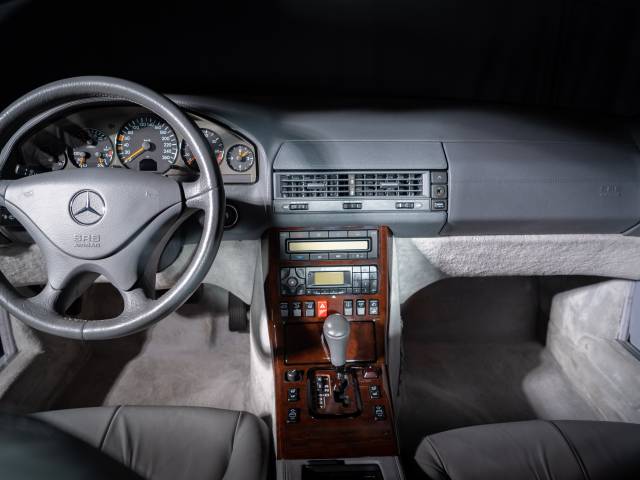 Mercedes-Benz SL 320