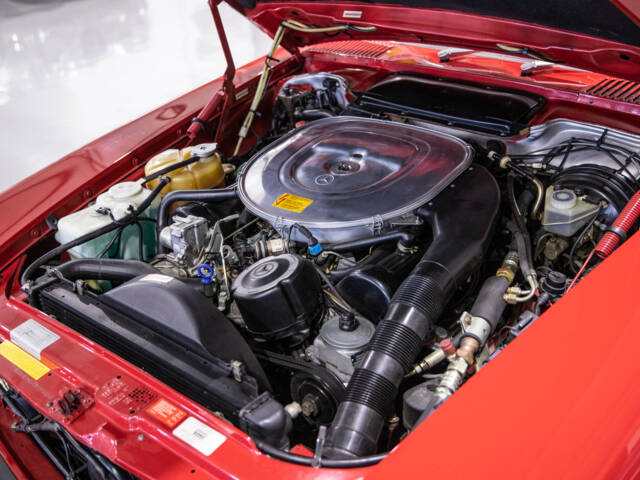 Mercedes-Benz 560 SL