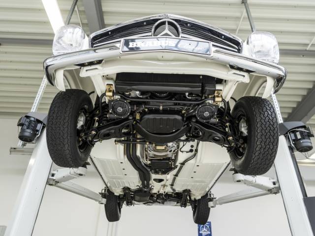Mercedes-Benz 280 SL