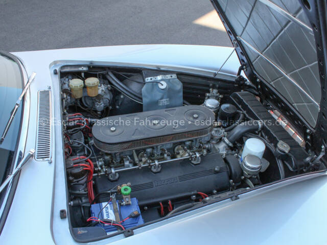 Ferrari 330 GT 2+2