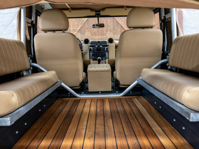 Land Rover Defender 90