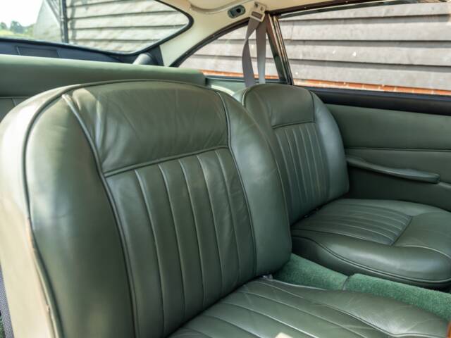 Aston Martin DB 4